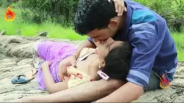 Igatpuri mallu girl outdoor romance with lover