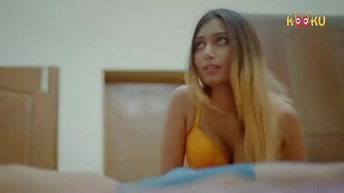 Clever bhabhi traps a couple in a threesome