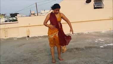 sexy bhabhi wearing saree