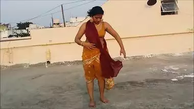 sexy bhabhi wearing saree