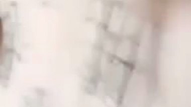 Maalu girl showing her boobs and pink pussy