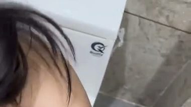 Kinky lover pees on his GF in Punjabi sex video