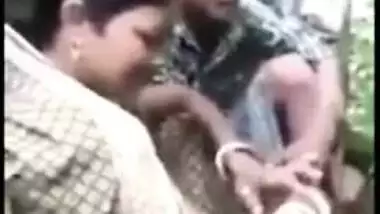 Desi mms sex videos, caught as devar fuck bhabhi outdoor In the jungle