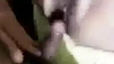 Fucking Desi maid MMS sex video discharged by her abode owner