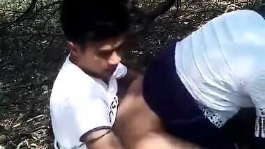 Desi Lovers Outdoor Chudai