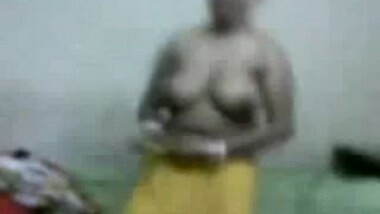 Hot & Sexy Busty Aunty Show herself to her BF