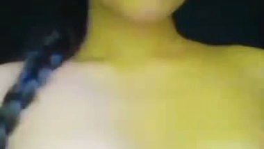 19yo Srilankan sex teen playing with her boobs