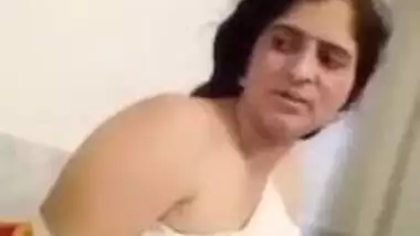 Desi Aunty Boob Squeeze