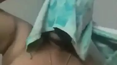 Desi wife big boobs caught after bath