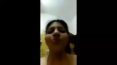 Desi aunty selfie shot nude bath video