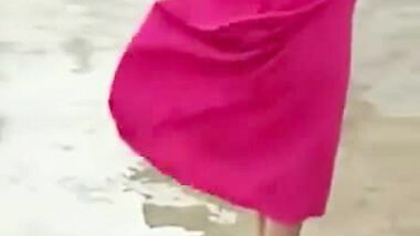 Bhabhi outdoor bathing secretly captured by neighbor