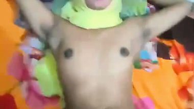 UP Muslim girl’s first desi sex MMS with her cousin
