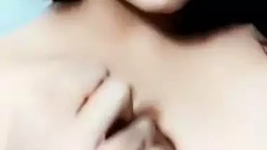 Sexy girlfriend naked big boobs showing viral MMS