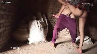 Village ki bhabhi ko din me pel diya