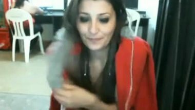 Desi teen caught getting naked at cyber cafe