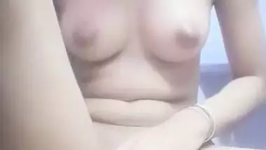 Sweet nude Indian girl fingering pussy