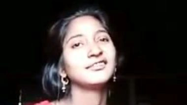 Cute desi GF showing boobs on video call