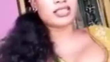 very sexy andhara aunty with deep clevage talking