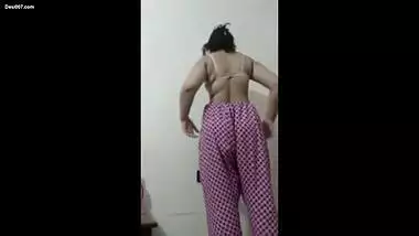 Sexy Paki Girl Showing Her Big Ass and Pussy 2 clips