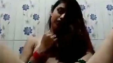 Unsatisfied Nagpur lady masturbating nude MMS from bathroom
