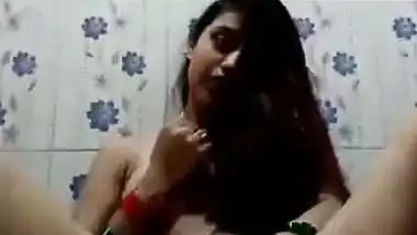 Unsatisfied Nagpur lady masturbating nude MMS from bathroom