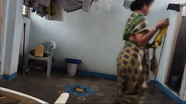 Indian home made mms clip of village aunty removed dress front of cam