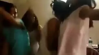 Desi MMS of Indian hostel girls enjoying with each other