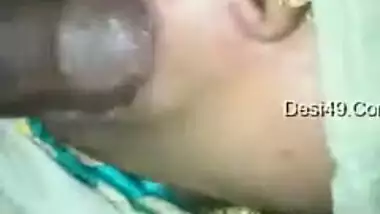Work of desi girl is to suck big cock and get mouthful of dense sperm