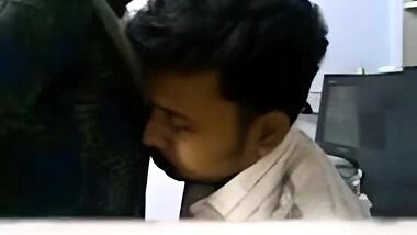 Tamil girl and her manager fucks in the office