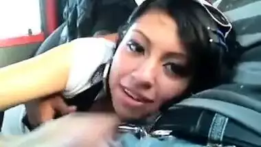 Sexi movie of a youg pair enjoying outdoor sex in their car