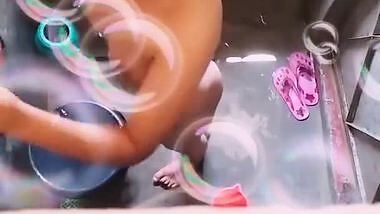 Neighbor Girl Spied In Bathroom Mms