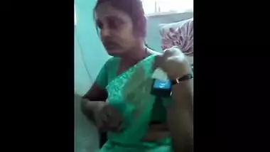 Tamil sex video of a woman in her lunch break