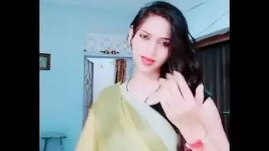 Cute newly wed housewife shivani singh navel show in transparent saree