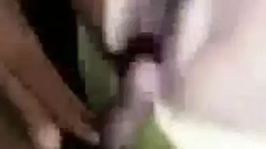 Fucking Desi maid MMS sex video discharged by her abode owner