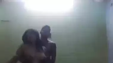 Sexy bhojpuri randi topless dance with customers