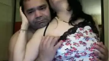 Sexy Indian girlfriend giving blowjob to her...