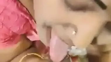 Tamil housewife giving blowjob to lover in hotel