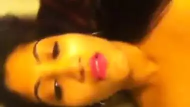 Desi porn videos of sexy Delhi girl recording solo desi chudai!