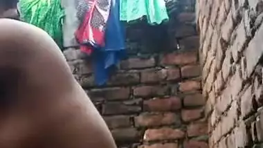 Hot beautiful village bhabi bathing video