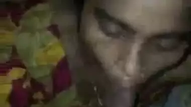 Desi maid sucking 10-pounder and then having sex with abode owner