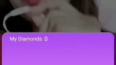 Cute girl flashes boobs in Chamet Pakistani sex chat