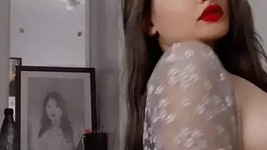 Sexy Indian Insta girl showing her big melons