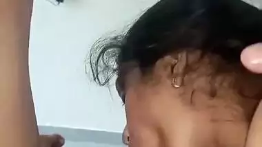 Lover makes his GF suck his dick in the Tamil sex video