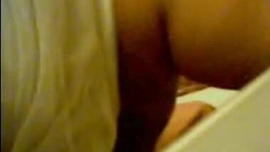 Horny Bhabhi Showing Big Boobs & Fingering Her...