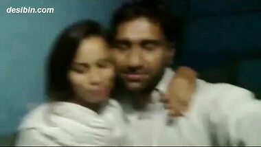 Lahore Couple Hot Smooching