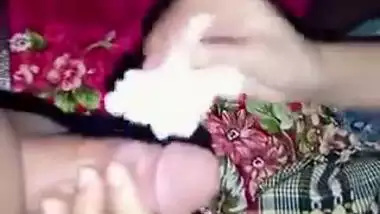 Village lady’s desi blowjob makes a man cum profusely