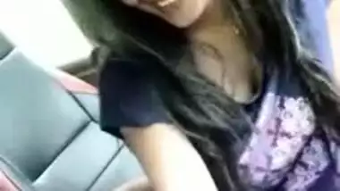 Desi girl blowjob inside car