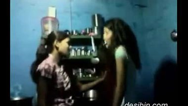 Brat Girls Dancing Sexy