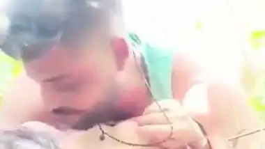 Trapping desi village girl and fucking her outdoor MMS