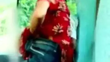 Tamil cheat wife illicit sex with friend of hubby outdoor caught on mms cam